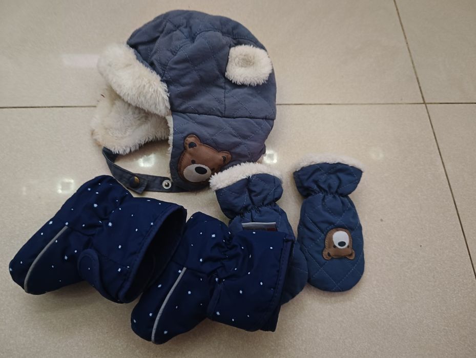 Ciepła czapka, rękawiczki i buciki 9-12m