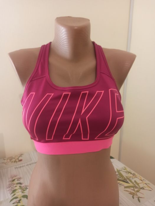 Спортивний топ Nike