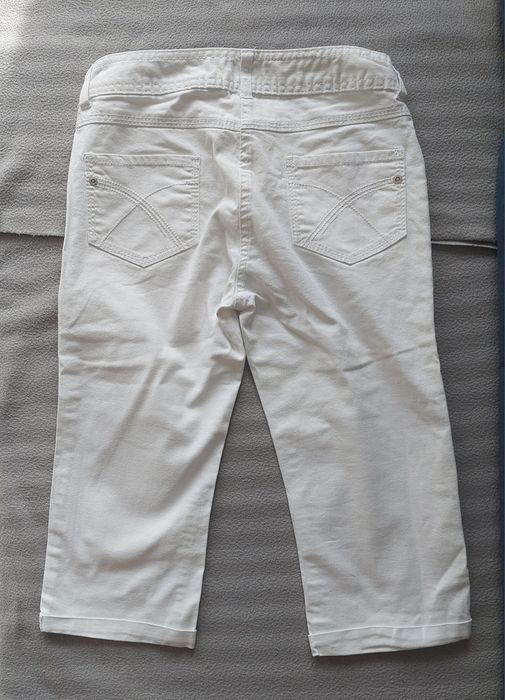 Białe spodenki do kolan jeans Cherokee