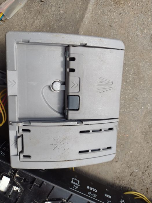 Dozownik do zmywarki Bosch Siemens ,NEFF eltek 100818 i 320v