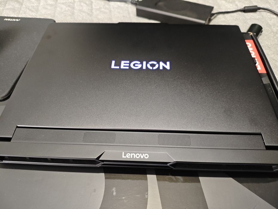 Portátil gaming Legion PRO 7  RTX 5080  OLED