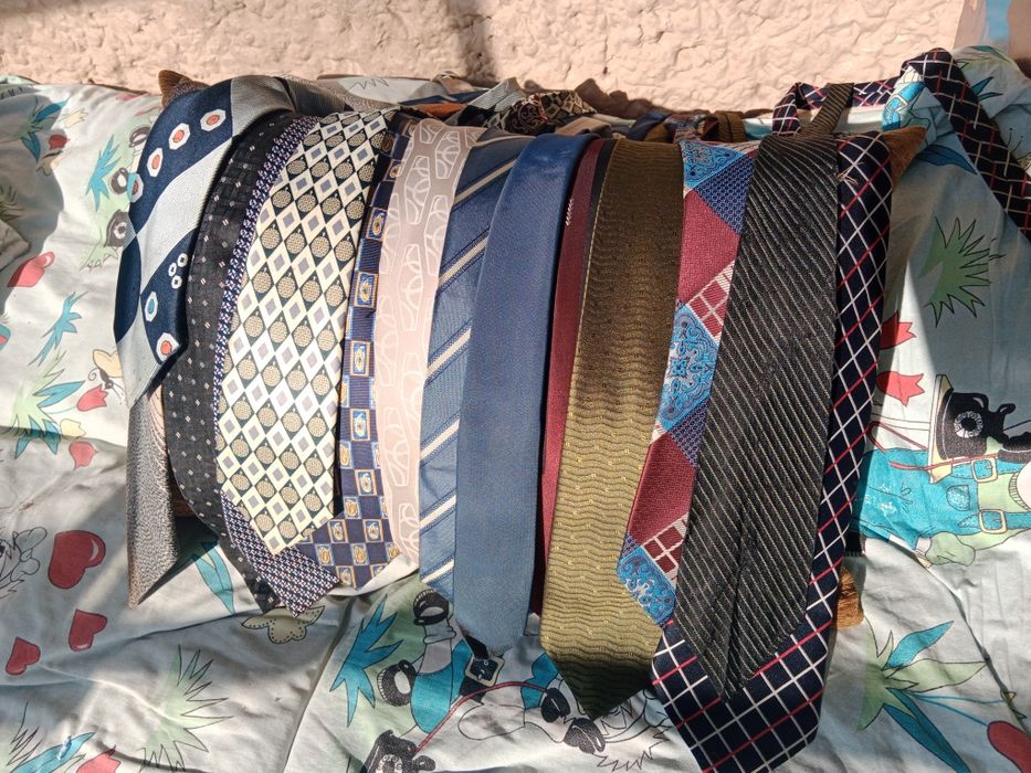 ZESTAW 14 Krawatów VINTAGE – Lata 90. (Retro/Oldschool)