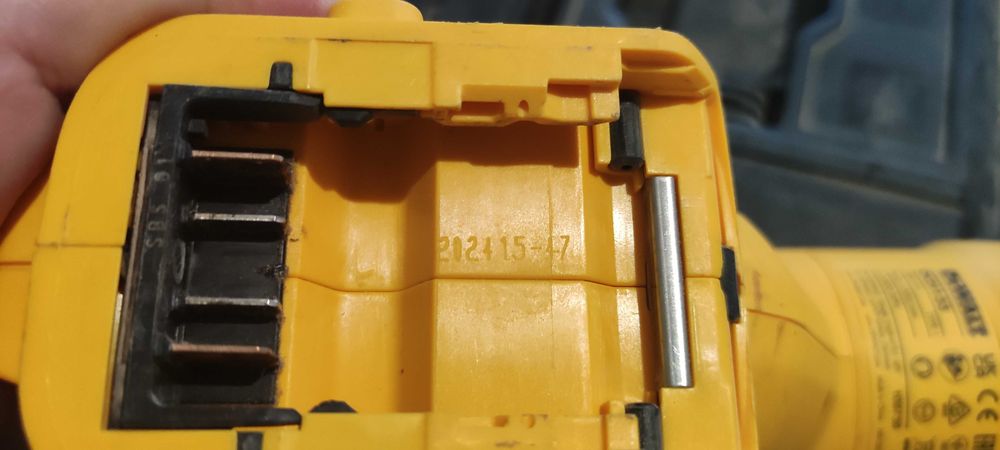 Перфоратор Dewalt DCH133