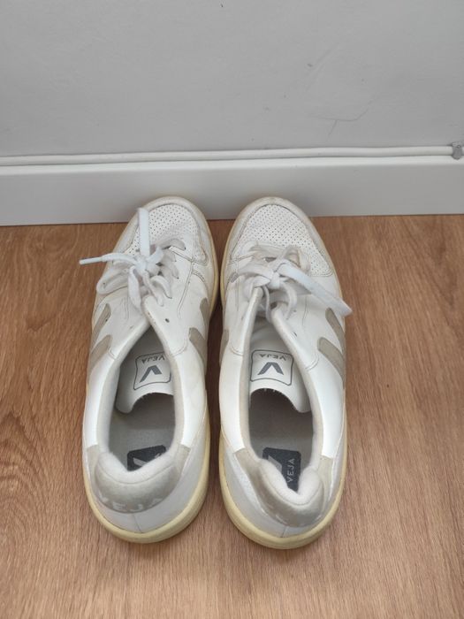 Tênis veja 45 brancos e cinzentos