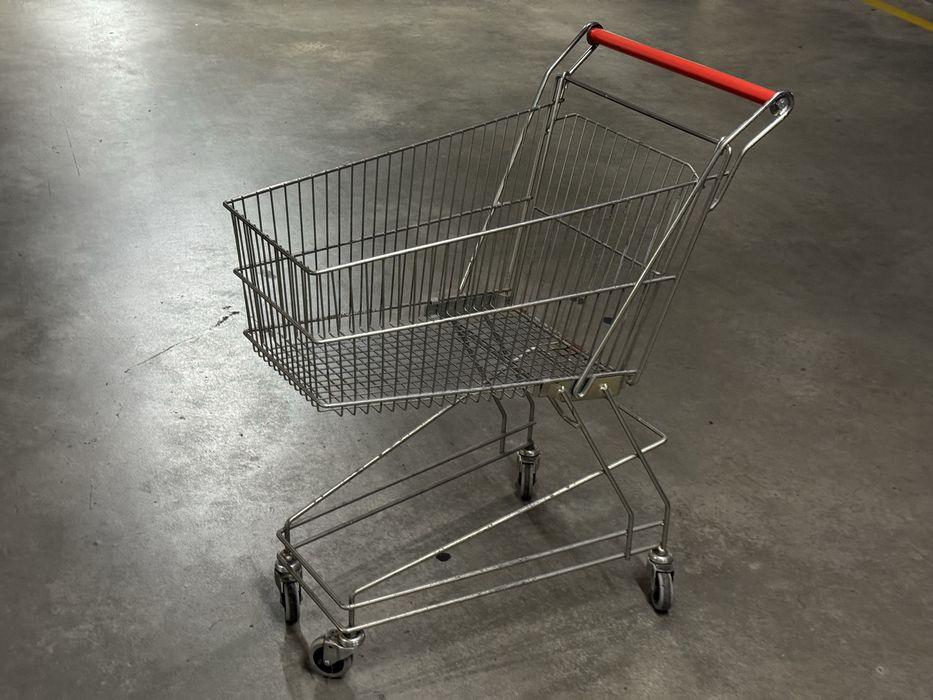 Carrinho de compras em metal