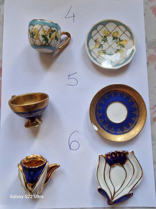 Chavenas antigas em porcelana.