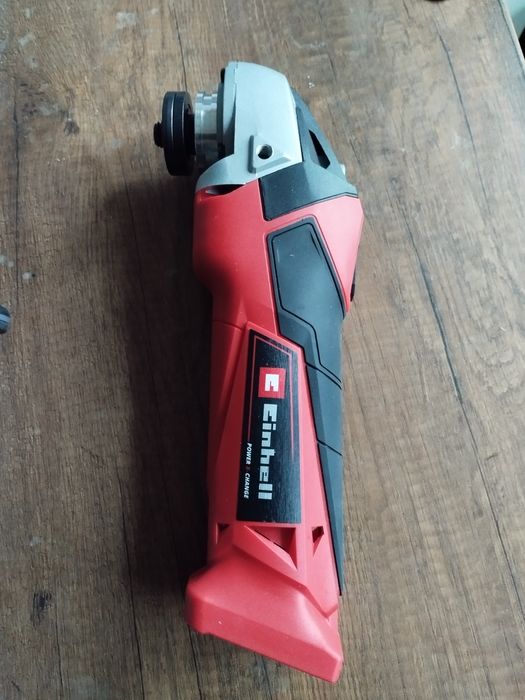 Аккумуляторная угловая шлифовальная машина болгарка фирмы Einhell.