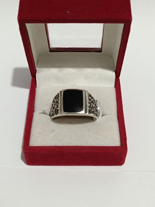 Srebrny sygnet z onyksem roz.26, srebro próby 925