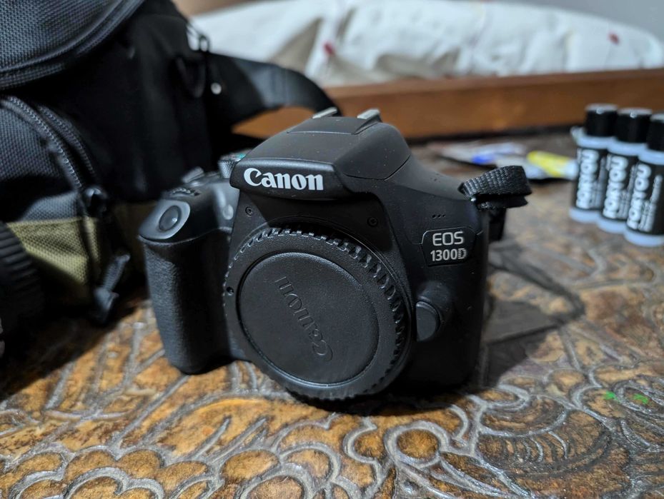 Máquina fotográfica Canon EOS 1300D
