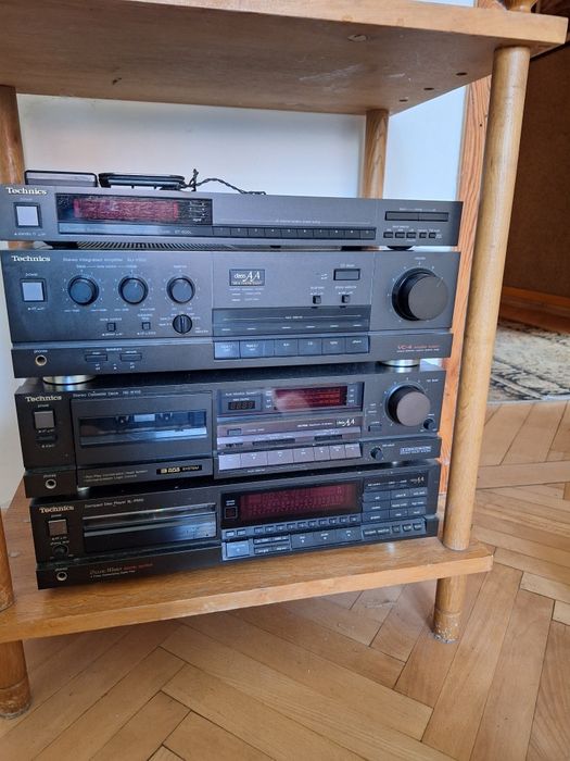 Zestaw wież radiowych