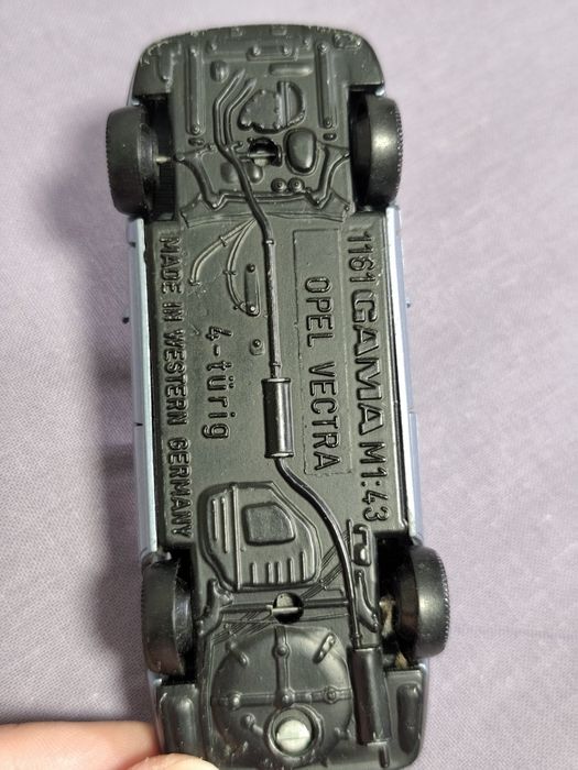 Моделька машинка Opel Vectra