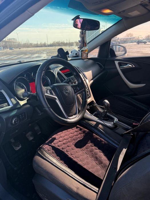 Продаеться гарне сімейне авто в гарному стані перший власник в україні