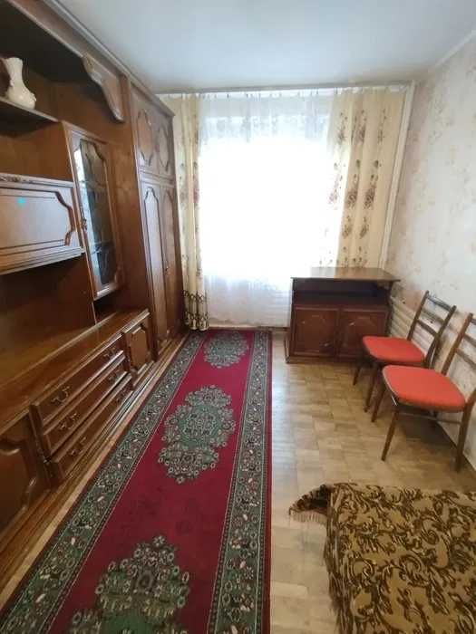 Здам в оренду кімнату біля метро Чернігівська (вул. Кіото, 13).