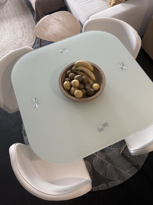 Mesa de refeicao + 4cadeiras escandinava