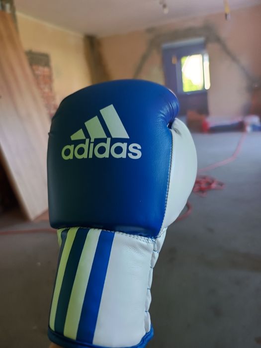 Nowe nie używane rękawice bokserskie adidas.