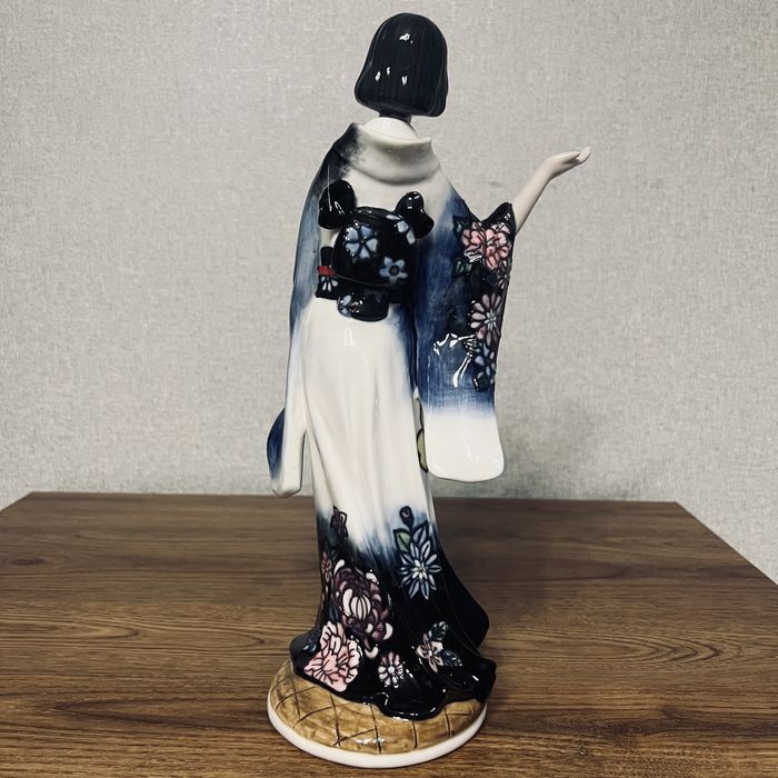 Фігурка Pavone Японка 31 см фарфор нова