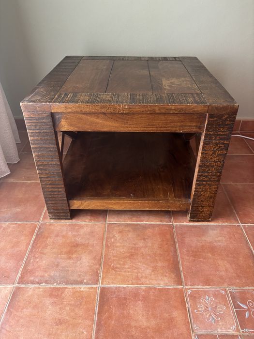 Mesa de madeira   ..’