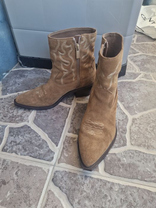 Botas Cowboy Camel em Camurça Sintética | Estilo Western | Stradivarius