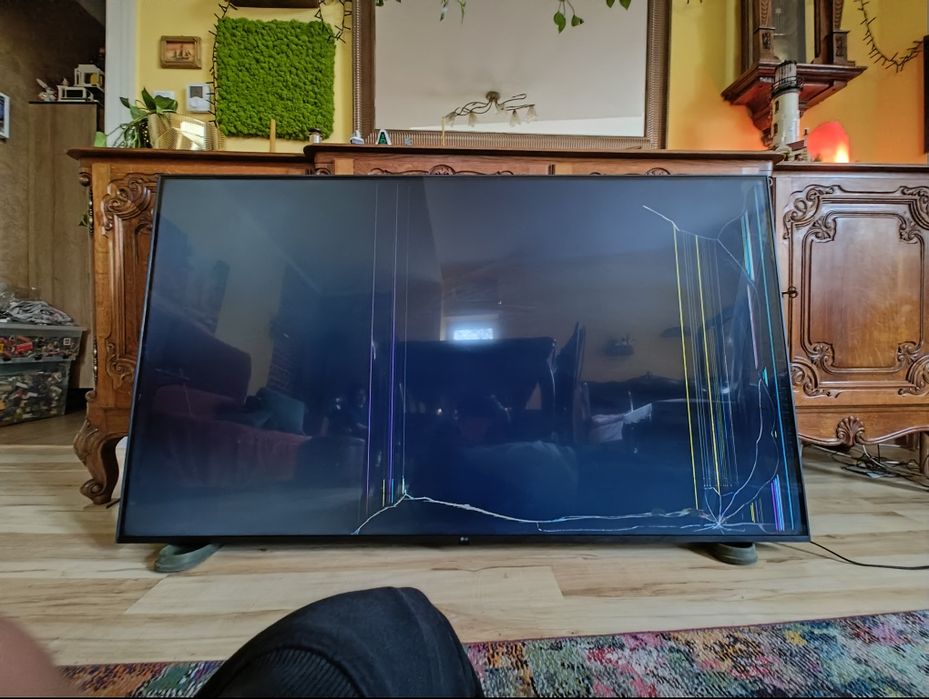 Telewizor 65UP77003LB LG uszkodzony