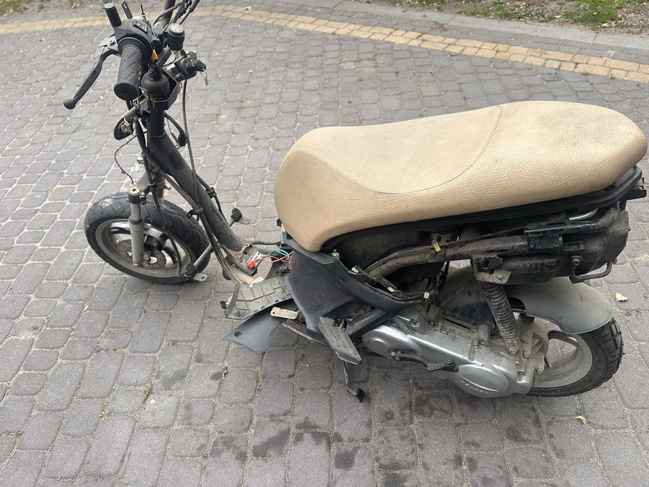 Peugeot Kisbee 50 4t rama z dokumentami . 2014