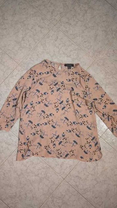 Blusa com pássaros andorinhas azuis larga simples