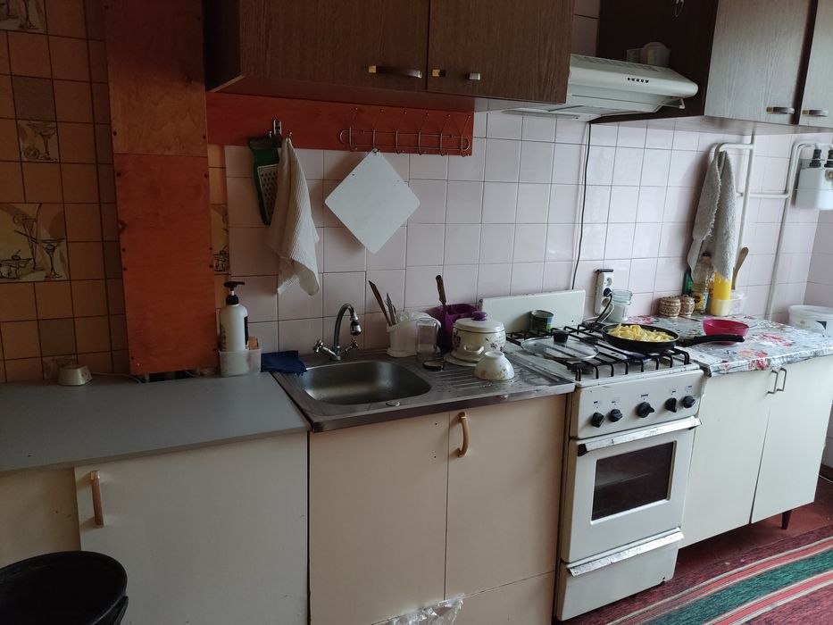 Здається кімната в трикімнатній квартирі