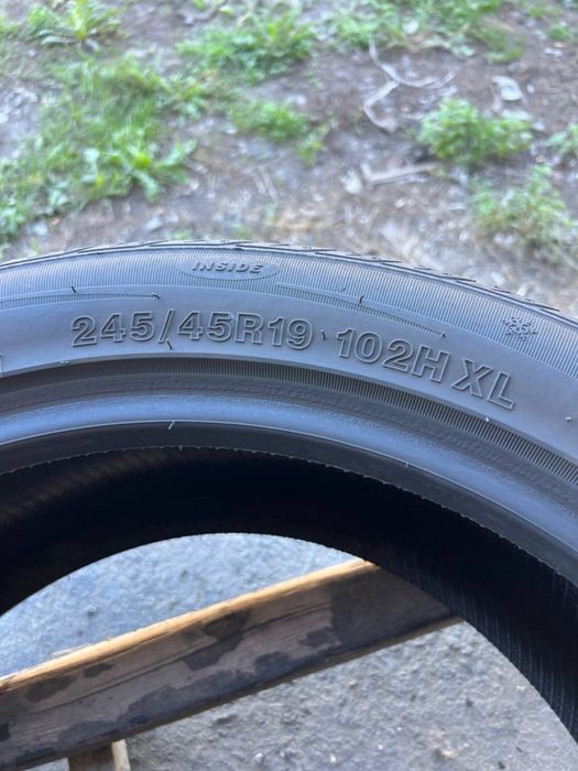245/45 R19 Sonix
