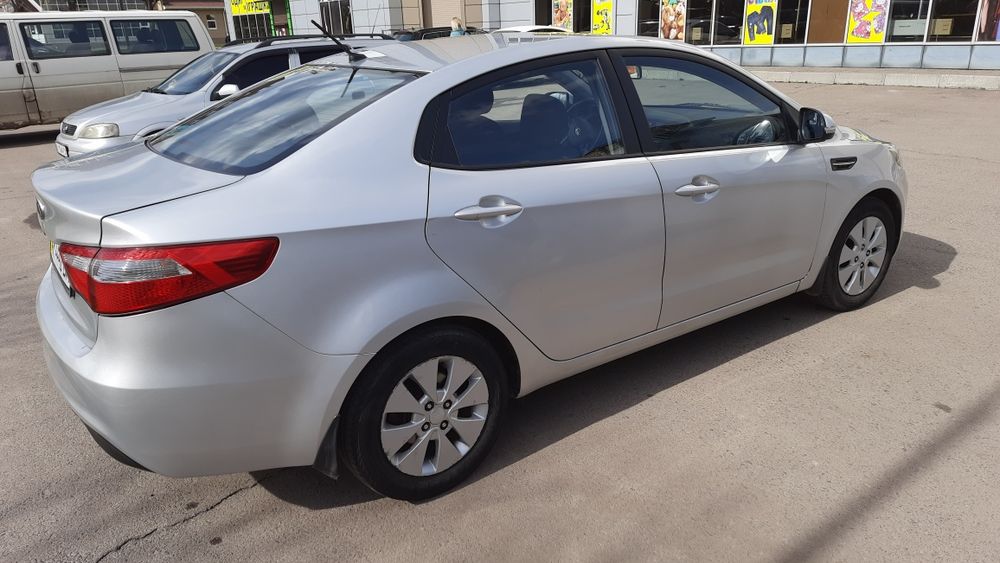 Кіа Ріо 2012 1.6 бензин власник