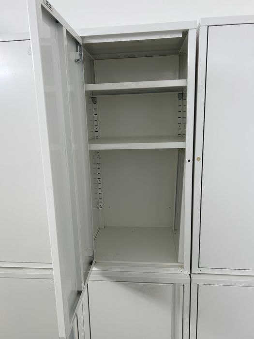 Cacifo Metálico Branco 1 Porta + Prateleiras Reguláveis | Aro p/ Cadeado | 84×40×34cm