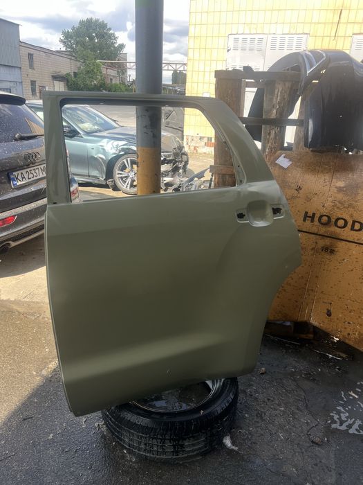 Дверка зодня ліва toyota Sequoia 67004-0c151