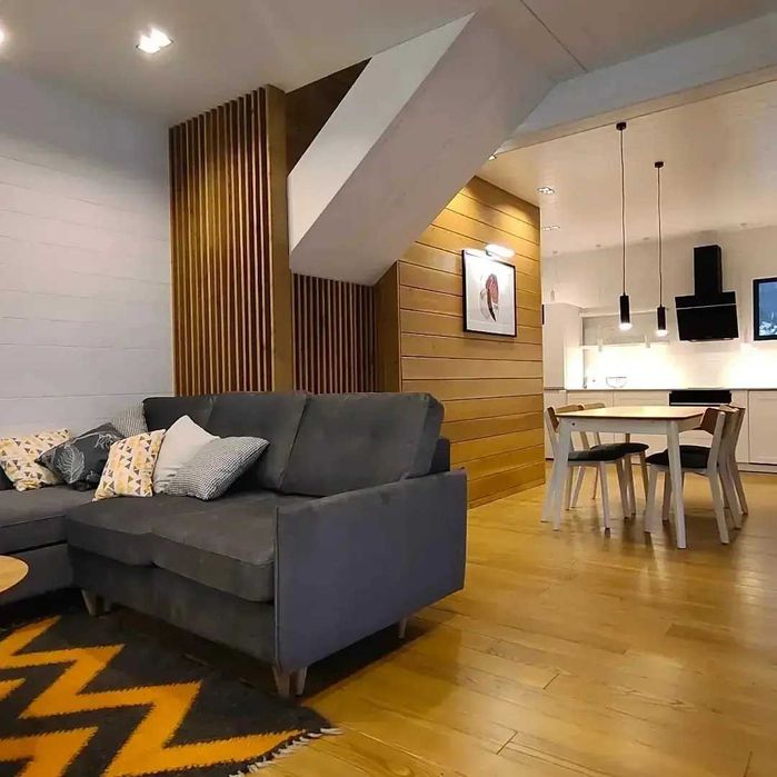 Шикарный сучасный котедж з мальовничими краєвидами гори Карпати є чан