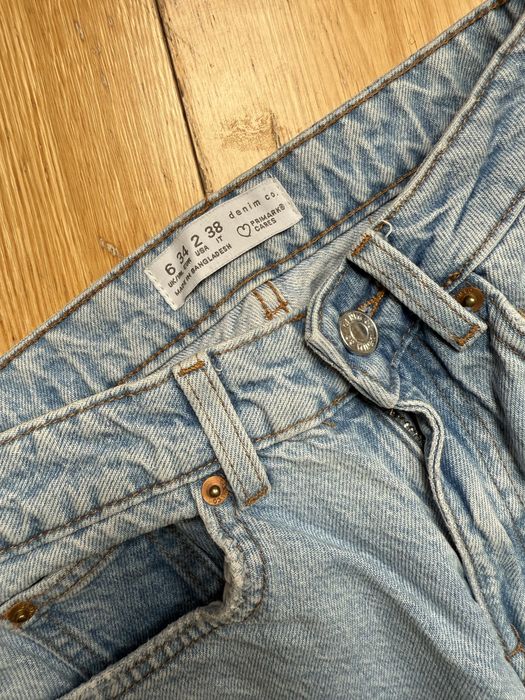 Джинси мом з потертостями і необробленим краєм denim xs