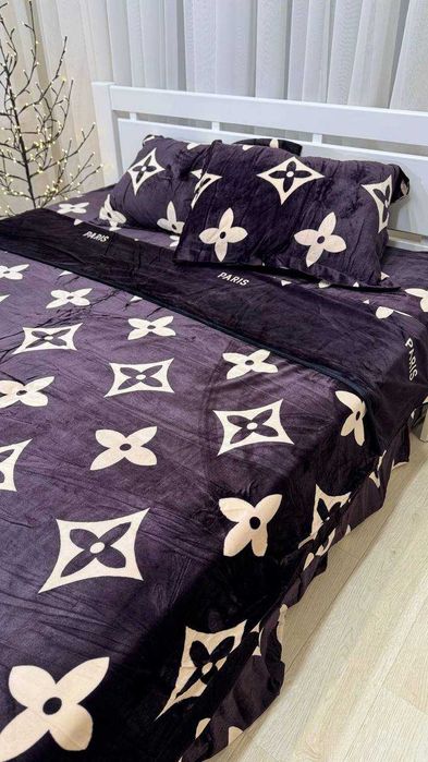 Постільна білизна ЄВРО Велюр "Vuitton Black"