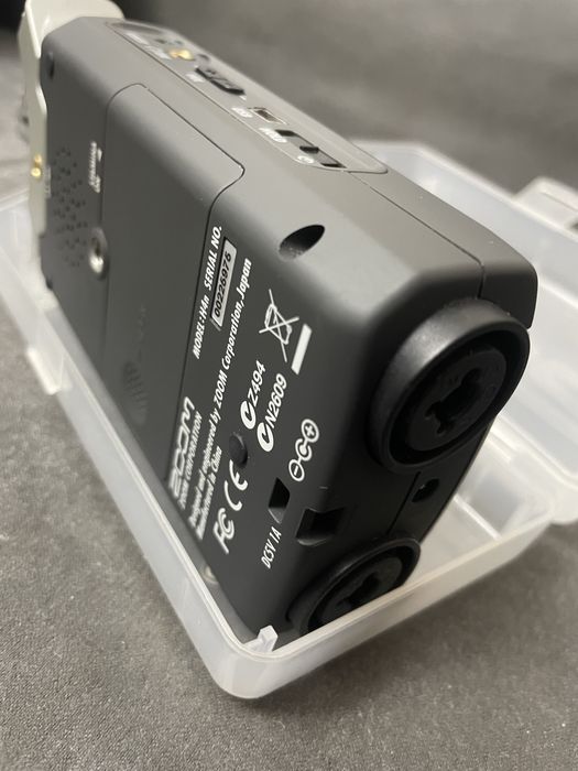 Рекордер-аудиоинтерфейс Zoom h4n