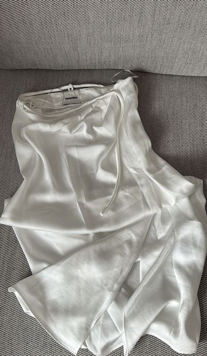 biała długa spódnica Nanushka