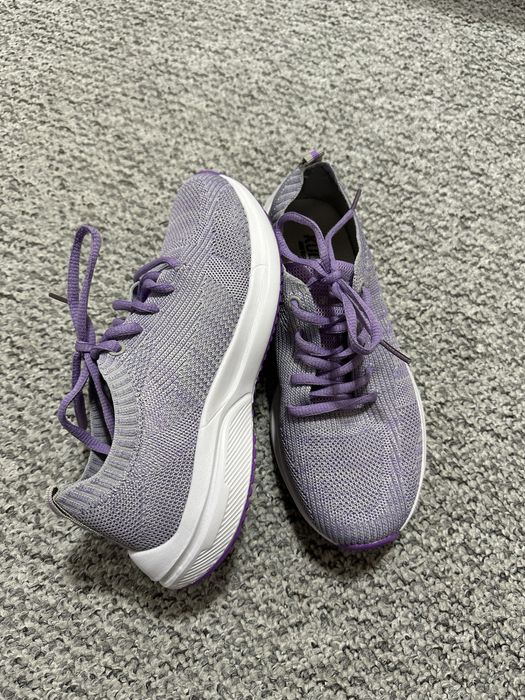 Кроссовки сиреневого цвета летние легкие на лето