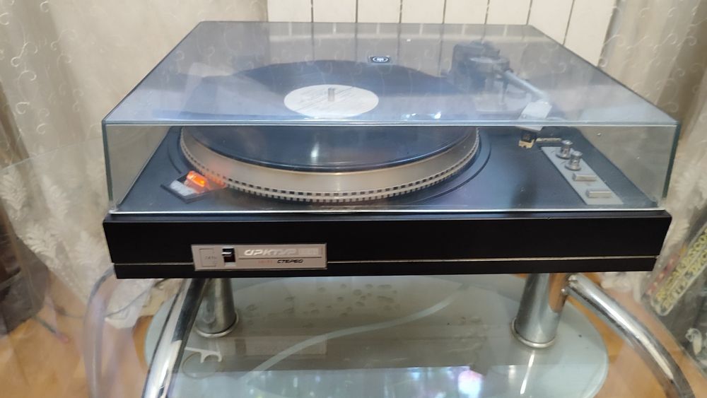 Продам виниловый проигрователь Арктур 006,