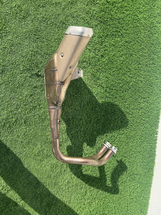 Escape  original completo MT 07