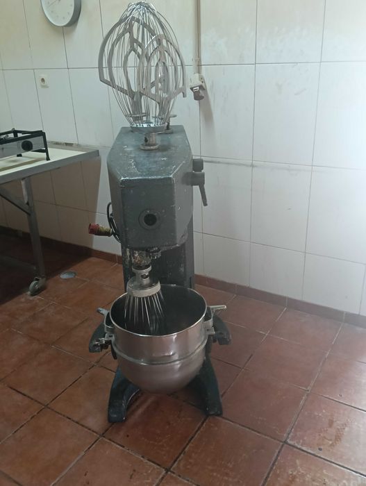 Batedeira industrial com acessórios