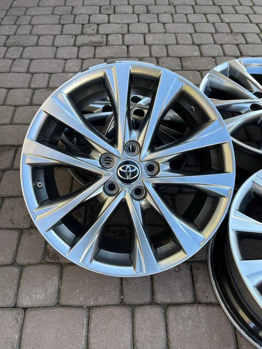 Oryginalne alufelgi Toyota 5x114,3 18 CZUJNIKI RAV 4 C-HR AVENSIS