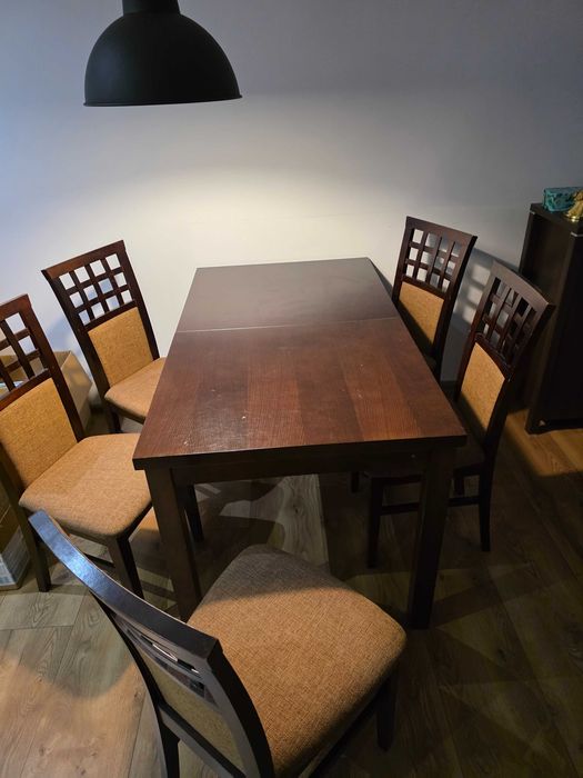 Stół rozkładany plus krzesła 6szt.