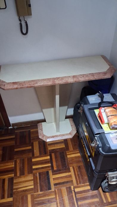 Mesa em marmore branco e rosa