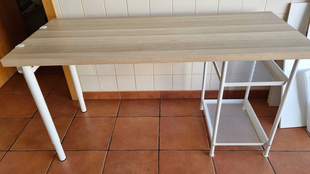 Secretária IKEA em madeira | Nova