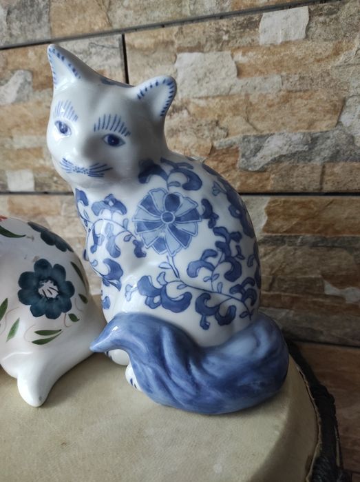 Porcelana kotek niebieski