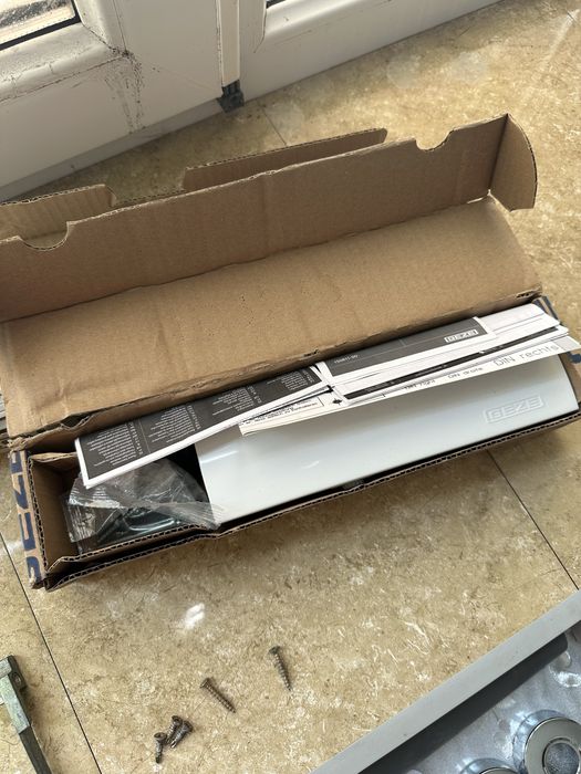 Продам доводчик дверной GEZE