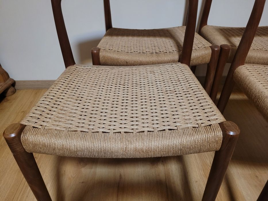 Komplet czterech krzeseł tekowych Niels O. Møller. Dania lata 60