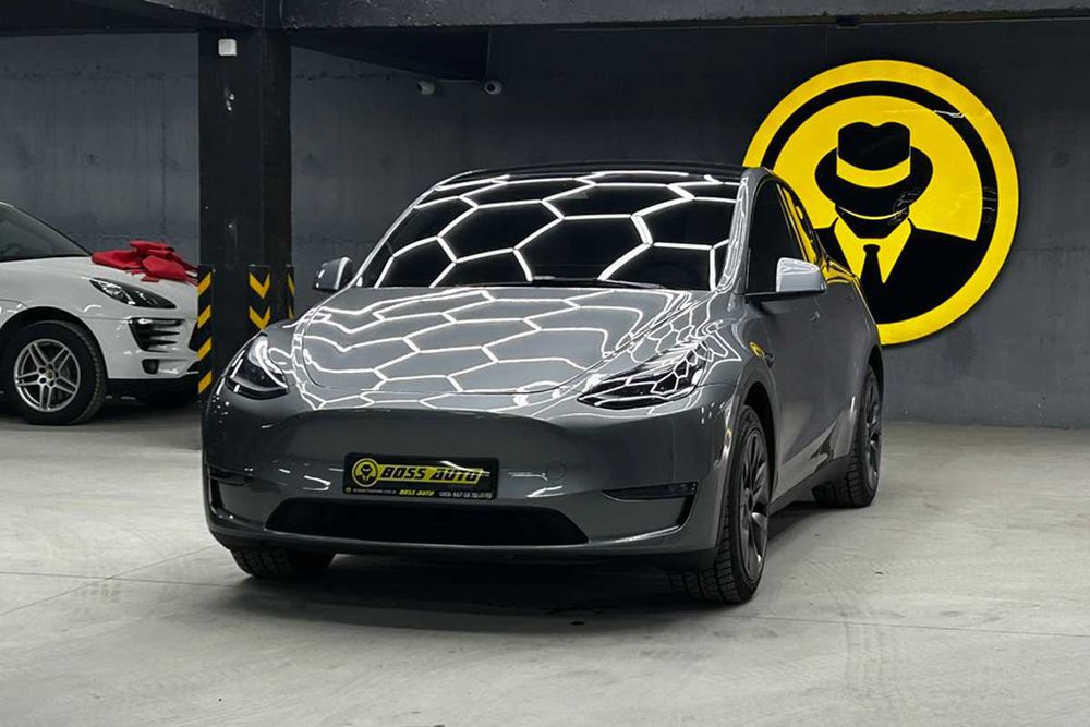 Tesla Model Y 2025