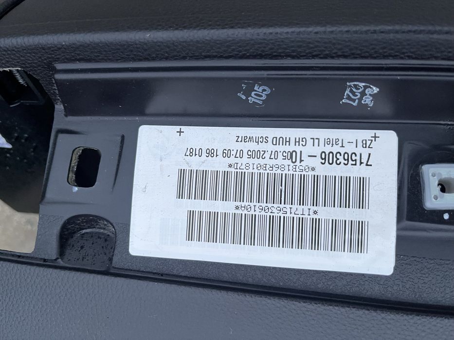 Deska rozdzielcza kokpit bmw e60 e61 head-up cupholdery czarna