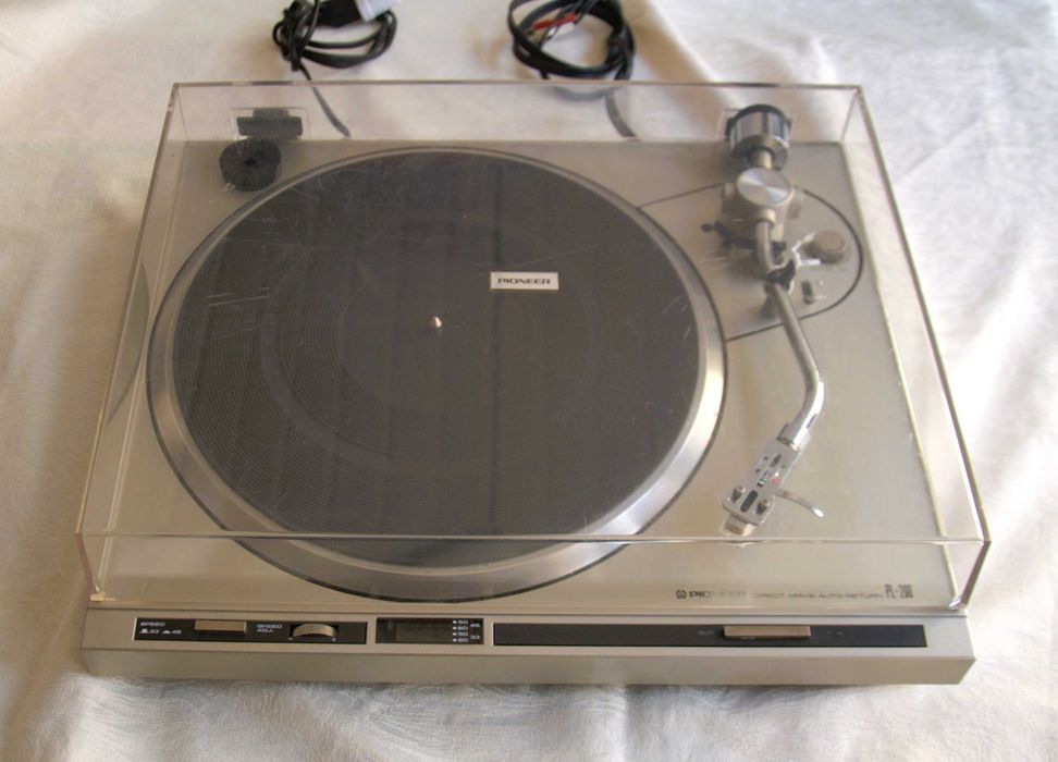 Gira Discos Pioneer PL 200