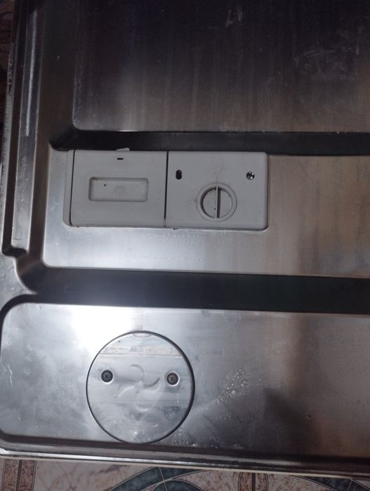 Посудомийку продам потребує ремонту